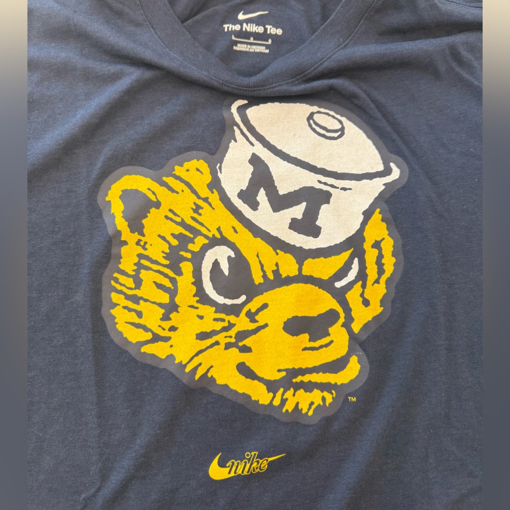 NWOT The Nike Tee Michigan Wolverines Shirt - Picture 2 of 3